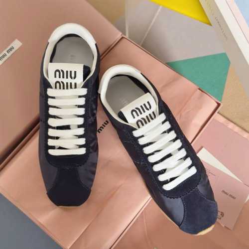 顶级版本：女款 Miumiu缪缪 最新 复古 德训鞋 阿甘鞋 休闲 运动鞋 原版购入开发 做货 这款Miu Miu运动鞋巧妙地表达了运动装与充满活力和进取心的女