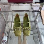 Gucci 古驰 芭蕾鞋 2025早春系列芭蕾鞋 就说今年是芭蕾鞋大年，Gucci 2025早春系列的芭蕾鞋也火了！小方头设计+经典马衔扣，在精致、优雅中又带着