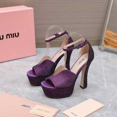 miu Miu 2023Ss最新走秀时装真丝满钻高跟鞋 原版购入、细节对照原版！顶级品质！ 精确到1：1 轻奢而不累脚、上脚可随意搭配春夏的服饰、更加彰显质感和