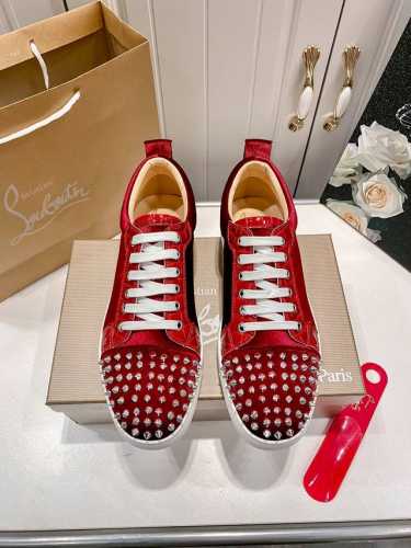橙子出厂价P ，男码10 定制款 Christian Louboutin Cl低帮板鞋系列 铆钉 水钻 运动鞋休闲鞋红底鞋 情侣款 定做时间较长，请耐心等待！