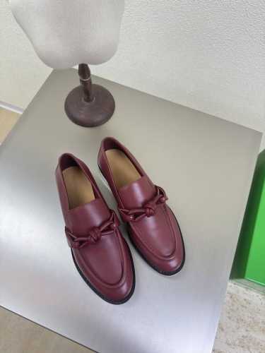 皮扣款单鞋 BOTTEGA VENET*女士Astaire乐福 单鞋 原版一比一做法 一致结绳皮扣 酒红色 当今流行的又一趋势 天花板啦最全色百搭 精致平底 包
