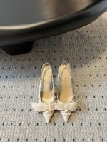 顶级版本 Dior 25 ss CD家蝴蝶结珍珠漏后跟单鞋被韩素汐种草的新款dior超级好看 蝴蝶结左右不对称 好看的不得了 温柔的样子 cd倾情呈献 ADIO