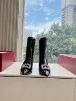 G988Roger Vivier 让我们一起来看全网首发 Rv最新款podium靴子頭勇超级软的皮质，走起路来超舒的短靴冬天不能没有它 面料：进口牛漆皮 鞋底：