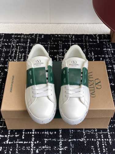 代购级 Valentino 经典升级 低帮绑带运动鞋、休闲鞋 男士女士真皮板鞋华伦天奴运动板鞋简直太棒了 时尚潮流炫酷+经典复古，情侣款最新时尚运动鞋系列都有货