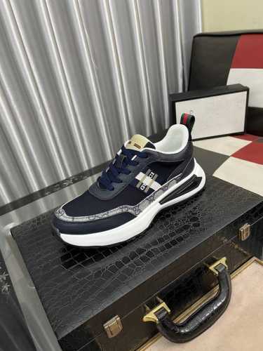 出厂价： GUCCI 古奇男鞋休闲鞋绝对火爆潮男的极致搭配单品！超质感魅力挡不住，主推款，鞋面选用优质牛皮，猪里垫脚， 耐磨橡胶底，高贵典雅！舒适度爆棚想怎么帅