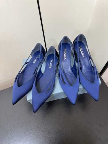 prada 25Ss 早春新款绝美尖头跟鞋 时尚界久违的极简之美 经典时尚配色 毫不费力的优雅风来袭 时髦 精致 绝美 包头尖头 开边珠外穿时尚气质简约新款日常