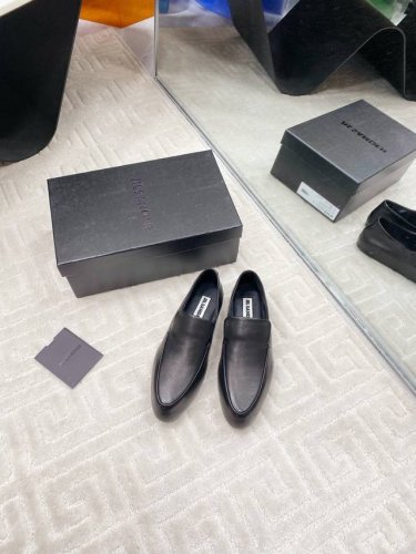 出厂价350 jil Sander新款圆头光面单鞋 复古玛丽珍 羊皮舒适 圆口平底 重工金属铆钉单鞋 复刻工艺 顶级品质 面料：进口绵羊皮 内里：羊皮 鞋底：进