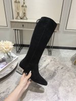 Miu*Miu2024Ss秋冬新款钻跟短靴裸靴 长靴！ 简约名媛款！秋冬限定款 柜台非常难买到， 看着很美腻的样子 其实非常软巨好穿！脚感超赞！不管腿粗腿细 都