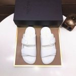 工厂批 Valentino华伦天奴 新款精品拖鞋、专柜品质、经典格子、实际做工相当复杂鞋面优选进口牛皮面料牛皮内里 相当考验工匠的手艺原版pu大底。Size:3