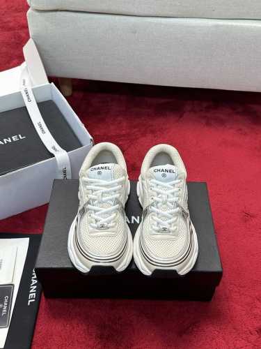 Chanel 25C新款银角大王运动休闲鞋百搭小白鞋 款式搭配不会出错撞色搭配活力满满啊 侧面压印logo 上脚很秀气 鞋面原版定制材料 原版大底Size:35