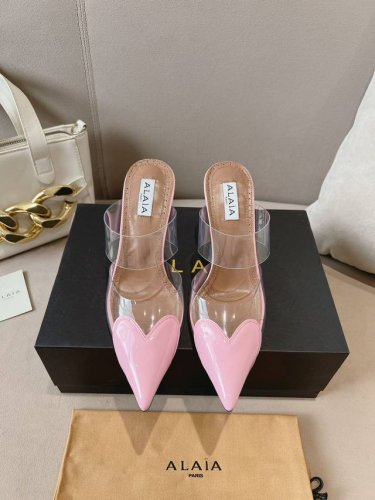 高版本出厂360 独家新品 Alaia 阿莱亚24Ss/ 走秀款爱心高跟鞋 最近超火的一款高跟鞋 章小蕙同款 人气超高的一款高跟鞋 浪漫又迷人 舒适百搭配上不同
