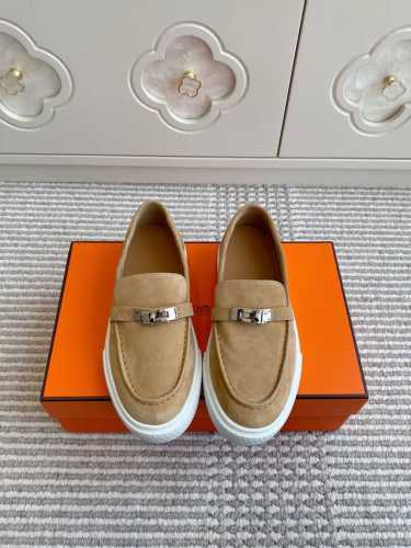 批女 男 Hermes 爱马仕H家 Game Kelly扣厚底乐福鞋 顶级品质 小牛皮乐福鞋风格免系带休闲运动鞋，搭配功能性镀钯Kelly鞋扣。 原版定制Kel