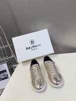巴尔曼balmain复古情侣款德训鞋；阿甘鞋；运动鞋 这款系带休闲运动鞋妥妥的美式复古风格～ 上脚超级好看舒适经典百搭的绝绝子单品！ 高丝光面料 牛皮面料 羊皮
