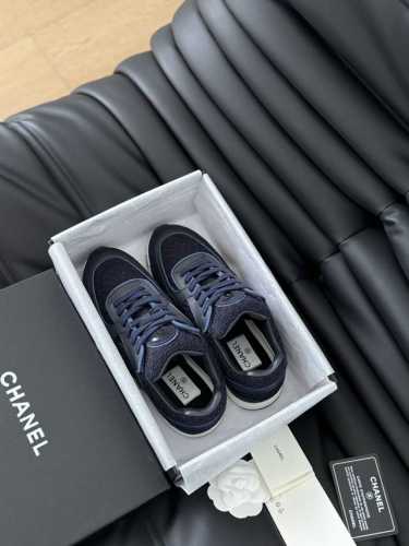P皮面 Chanel 24B新色运动鞋 复古感拉满，皮面拼毛巾布，柔软透气。 高品质原版亮光大底 Size:35–40