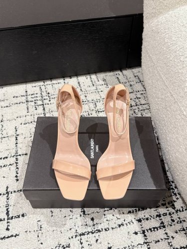 340 yves Saint Laurent · Amber系列 一字带高跟凉鞋. 我偷尝了一杯星光，而你填满了我的整颗心脏 原版于月前在深圳万象城购入，正品售