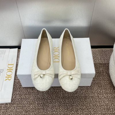 迪奥 Dior 早春高定系列新款标志性电绣藤格纹芭蕾舞娃娃女鞋 Cd字母logo珍珠扣平底蝴蝶结女单鞋 材质：进口电绣水溶面料+水染羊皮内里+意大利真皮大底 码