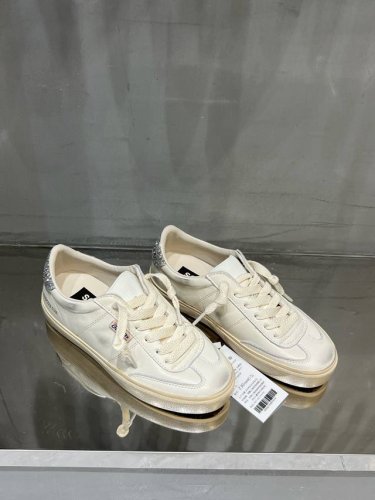 德训 Soul Tar 鞋面原版定制牛皮 内里定制毛巾料+意大利牛皮， 老工匠手工打磨，就连鞋底也是不羁的脏，包边组合大底，高标准出货！ 独家正品配件 ：旗舰店