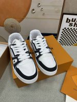 Lv-Trainer路易-威登 Pk市场一切版本 情侣款 走秀新款 篮球板鞋 代购品质 原版1：1开发复刻！！上脚非常舒适 做工精细 鞋面由意大利进口小牛皮拼接