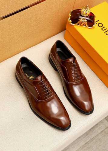 商品商标：LOUIS VUITTON 路易威登 商务皮鞋正码码数: 39-44 38.45.46订制 商品材料：精选 进口头层开边珠牛皮鞋面，进口头层牛皮内里。