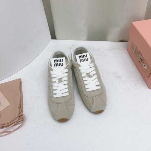Miumiu 2024早春新品德训鞋，便球鞋。高版本 Miu Miu 缪缪大秀上爆出的这双球鞋 后全球各大代购官网火爆上市.简单很随意不羁又能体现单宁美感，整双