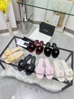 CHANEL 25早春新品 拖鞋火爆上市！黑色、米白、杏色、粉色、黑色真丝绒、酒红真丝绒35-43。橡胶底 、真皮底