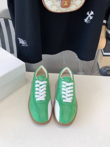 出厂价 小众品牌三色复古风保龄球鞋此款鞋履以保龄球鞋作为灵感来源，保留了保龄球鞋的线条特点，从鞋头贯穿至鞋舌的长线条分割搭配活力动感的皮革，休闲复古的味道，加上