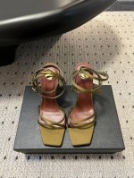 Saint Laurent 圣罗兰金属Ysl跟高跟凉鞋 Ysl姐姐的美丽尤物高跟鞋 又是人间圣罗兰 Rose同款的高跟鞋化很好修饰脚型，是性感与摩登的完美融合