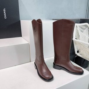 高品质出厂高靴皮面 ！羊京480！顶级品质chanel香奈儿24Ss秋冬秀场主推新款c家小香一脚蹬骑士靴短靴长靴！ 这款骑士靴真的是帅气时尚的代表，靴筒口双c电