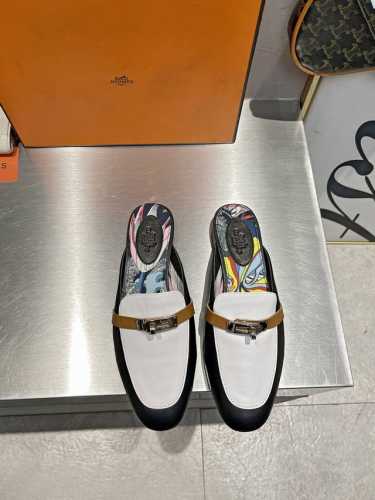 冲量价 Hermes 爱马仕最新 早春新款半拖 今年h最新限量色 凯莉mini Kelly扣 半拖 、纯进口特定小牛皮，手工制作. 高端订制 正品开模定制 手工