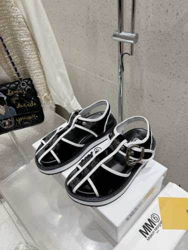 绒面 皮面 Maisom Margiela Mm6马吉拉厚底凉鞋 这双热度超高的单品 必须人手一双入手了 不能错过的单品 炸裂了 独家原版购入开发 不能错过的一