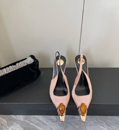 YSL 圣罗兰最新黄金铁头宝石logo小方头后空高跟单鞋专柜同步上新 各大明星网红纷纷上脚 款式时髦百搭 简约又高级 把优雅做到极致 上脚女神范爆棚！鞋面：进口