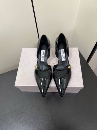Jimmychoo New Arrival～ Jc 2025早春 尖头细跟中空单鞋，复古时髦的调性，增添了精致优雅的韵味 小羊皮材质，脚感满分 意大利进口牛皮底