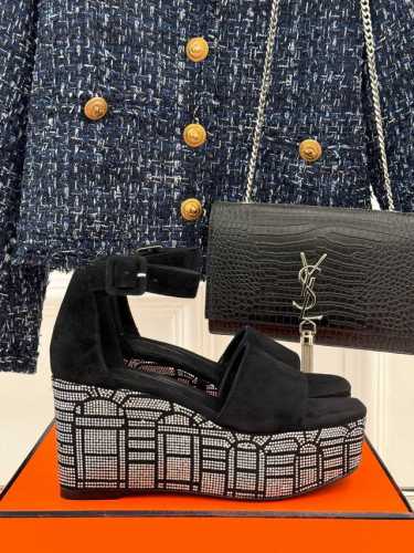 开年出货 厂价 底带钻 Hermès 爱马仕25ss早春新品水钻厚底一字带凉鞋谁也无法拒绝亮晶晶的美鞋坡跟设计 线条流畅优雅推荐入手显瘦显长腿高级感女人必备单品