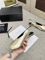 高品质出厂 JILSANDER 24春夏极简主义平底圆头后空凉鞋单鞋市面顶级原单版，ZP对比做货，所有细节都跟柜上一致：包括鞋面皮料，鞋垫内里皮料、刻印logo
