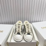 羊毛出厂 ，现货高品质 Dior 迪奥 平底运动鞋采用全刺绣标志性图案市场顶级品质国外专柜爆款非市场普通仿版面料采用意大利进口布料刺绣鞋面，原版模具注胶logo