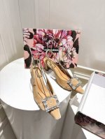 新款 35-42码数真皮大底，小方头金丝绒面料 羊皮内里垫脚