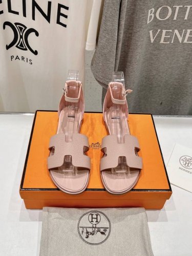 高版本出厂 Hermes*H家2024最新升级版经典h拖鞋 度假旅游必备神器#由爱马仕首席设计师pierrehardy亲自打造经典高端鞋履系列## 购入正品1: