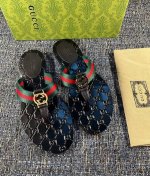 Gucci古奇2024平底女拖鞋，市场顶级版本，官网同步上脚超美，鞋面采用进口小牛皮进口羊皮内里，古奇专柜原版1:1精心制作、超级好看！上脚非常轻松舒服。专柜原
