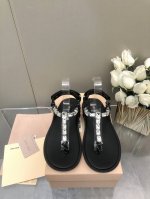 MiuMiu*缪缪 25春夏大热走秀款 走秀款出现在各大时装杂志封面 各路明星、小红书博主着用～全新复古上脚尤为惊艳到你的一款闭眼入都是不会后悔 搭配还是可咸可