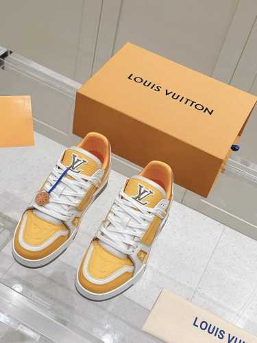 Lv代购级新色 经典驴家全系列！ Lv Trainer Pvc 运动鞋, 每个款式配色都很赞！Trainer的脚感真的非常不错 面料选用原版完全一样材质做工细节