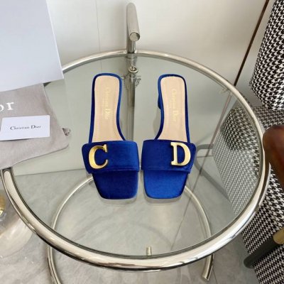 Dior迪奥cd 新款字母粗跟拖鞋 顶级品质 凉鞋一直都是夏日必备款经典耐看超级精美好看，洋气吸睛，回头率爆表休闲且不失时尚 材质：对版漆皮牛皮面料，羊皮内里