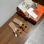 出厂价：290赠送随机搭配丝巾 品牌：Hermes官网最新色系 编号：H01-2024003 颜色：琥珀色 车白线 码数：35-40全码(34 41 42定做不