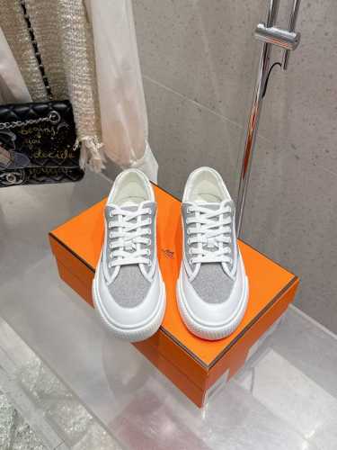 顶级版本 男10Hermes 爱马仕休闲鞋情侣款H家 四季新品运动鞋Dy Kelly金属扣休闲运动鞋小白鞋这双 Kelly 小白鞋真的颜值爆表！H家 heros