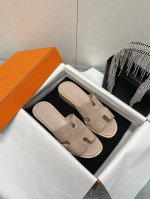 工厂价： Hermès ，版型做工材料升级。市场最高版本纯手工鞋 顶级产品爱马仕松糕鞋 H拖厚底拖鞋系列早春新款原版一样， 师傅级纯手工打造 ！高端定制，独家产