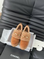 单鞋 短靴 Chanel 24B新款雪地靴 秋冬暖心推荐 高品质认准我家实拍 穿腻了毫无特色的ugg 不妨来买这款，超级仙女的一款，内里隆丰羊皮毛一体，不计成本
