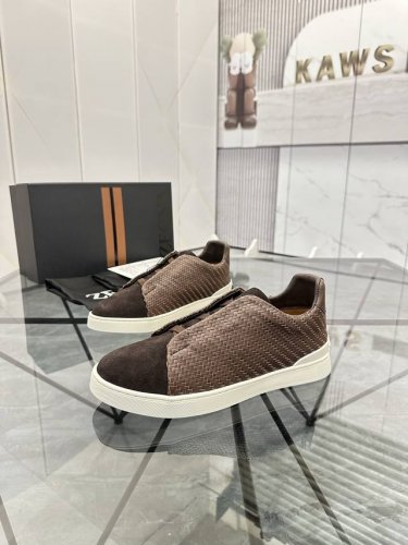 售 价: ￥ 高端品质 商品商标：杰尼* 杰尼亚* 低帮休闲鞋 一脚蹬正码码数: 38-47 可订做46.47 商品材料：鞋面进口头层牛皮，牛皮内里，牛皮垫脚，