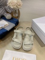 顶级版本 皮 刺绣 2024夏季爆款 超赞 Dio* R. D家 新款魔术贴凉鞋 Go原版复刻 高端定制 超耐看超百搭款 上脚非常舒适 超好穿 比香奶奶款还香