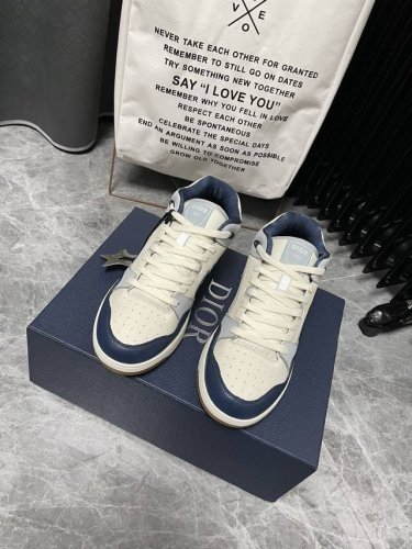 出厂 迪奥dior2024款 B57 爆款 休闲鞋中帮 最高版本 情侣款 原版爆拆一比一完美复刻 工艺做工细节到位 原版定制材料 超赞 最新元素组合 时尚休闲个