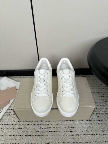 Golden Goose Purestar 24Ss新款 厚底小白鞋系列 追求“完美的不完美”、品牌标志性的lived-In 岁月留痕，做旧处理和独特的星星元素