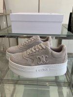 Celine 赛琳 25Ss最新 Block系列 厚底女款 休闲运动鞋 Triomphe 皮革贴饰，瞬间给这款 Block 运动鞋注入了清新柔美的魅力，爱了爱了